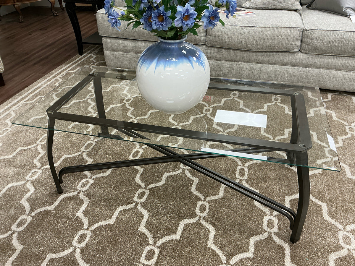 Cocktail table/living room