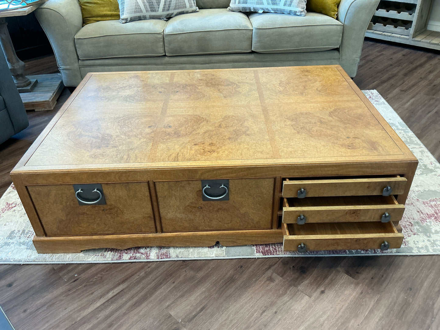 Cocktail table/living room