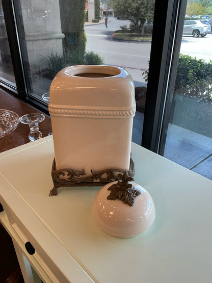 Canister