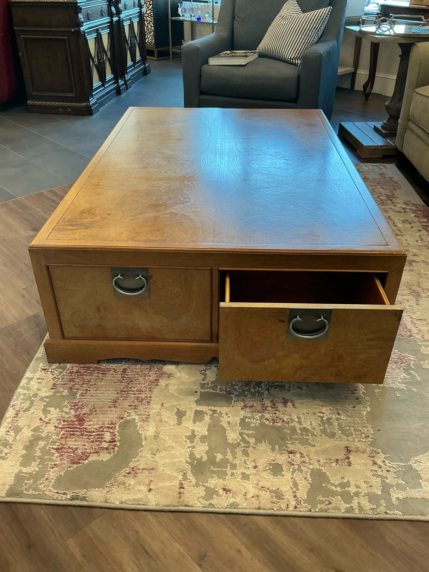 Cocktail table/living room