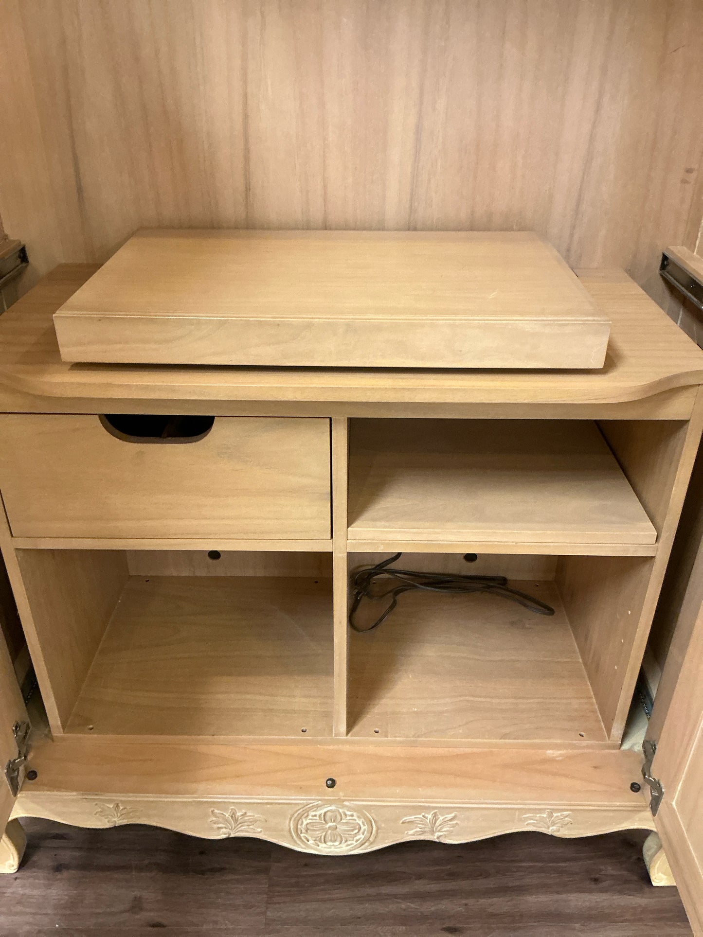 Armoire