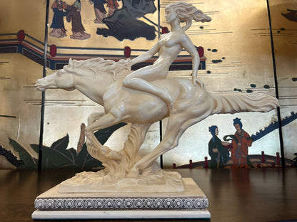 Figurine