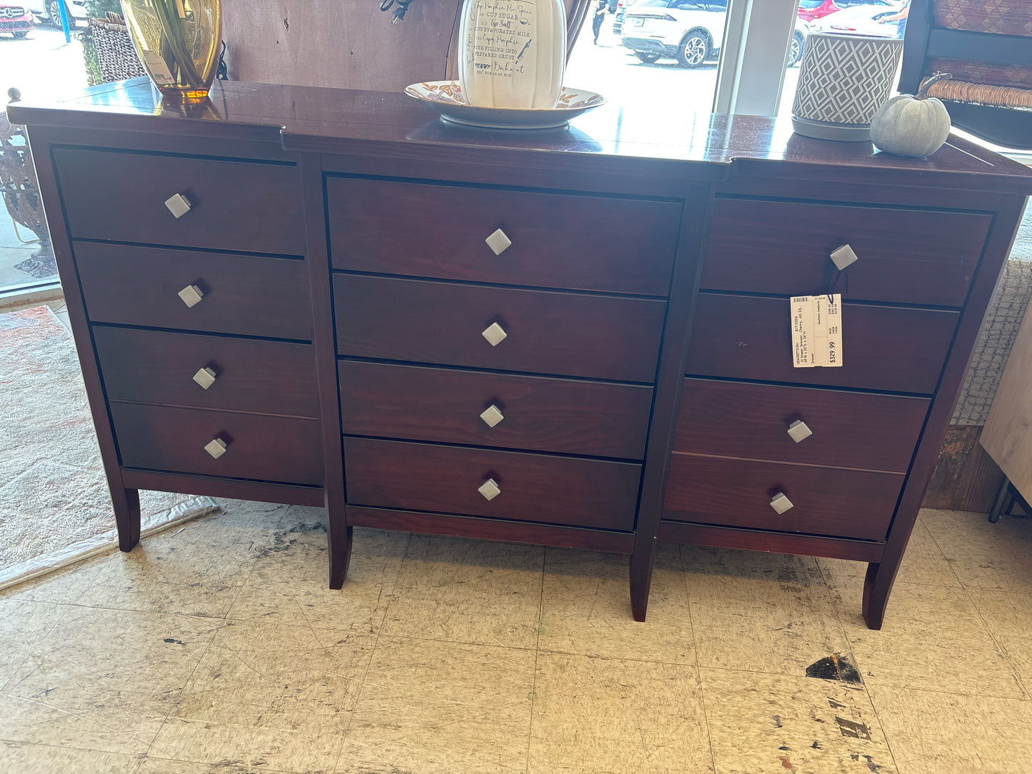 Dresser