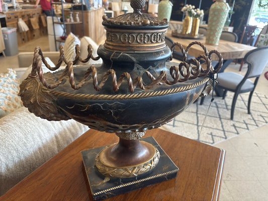 Urn