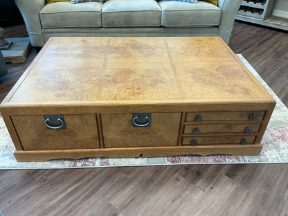 Cocktail table/living room